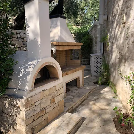 Agios Isavros * Magaziá